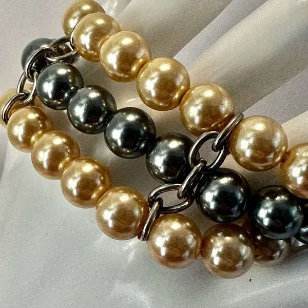 Triple strand faux pearl cluster beaded bracelet - Image 11