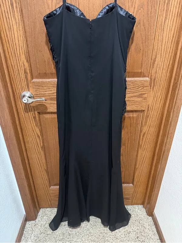 Elegant Black Beaded Spaghetti-Strap Evening Dress - Image 3