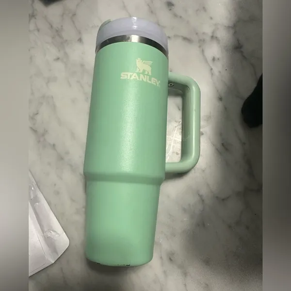 Stanley The Quencher H2.o Flowstate Tumbler 30 Oz in pistachio $44 - Image 6