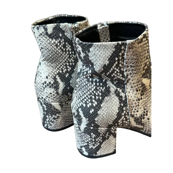 Madden Girl Dafnii Snake Print Ankle Boots 7.5M Pointed Toe Block Heel Side Zip - Image 4