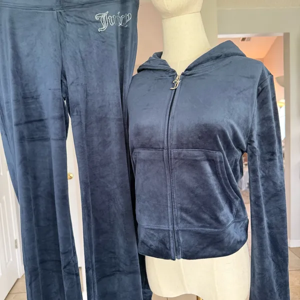 Juicy Couture Women's Navy Velour tracksuit size medium - Image 2