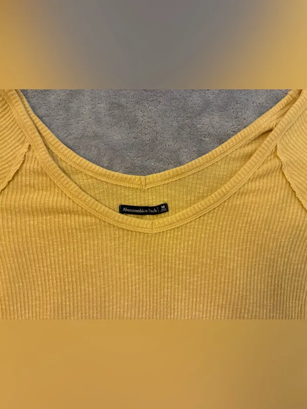 Women’s Abercrombie & Finch Mustard Yellow Tie-Front Ribbed Crop Top Size Medium - Image 2