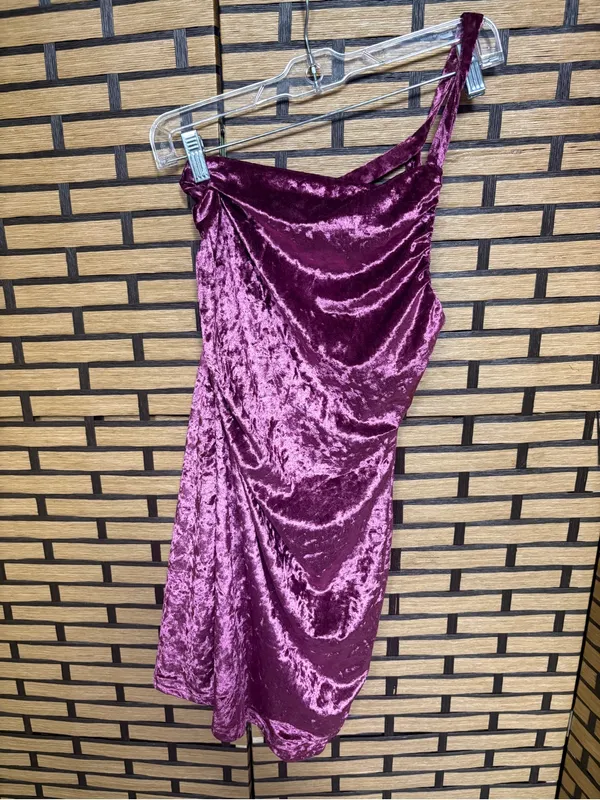 Superdown Pink Crushed Velvet One Shoulder Dress Size Medium - Image 3