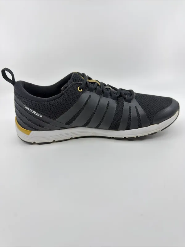 New Balance 811 trainers Color black mesh upper with gold metallic SZ 9 - Image 4