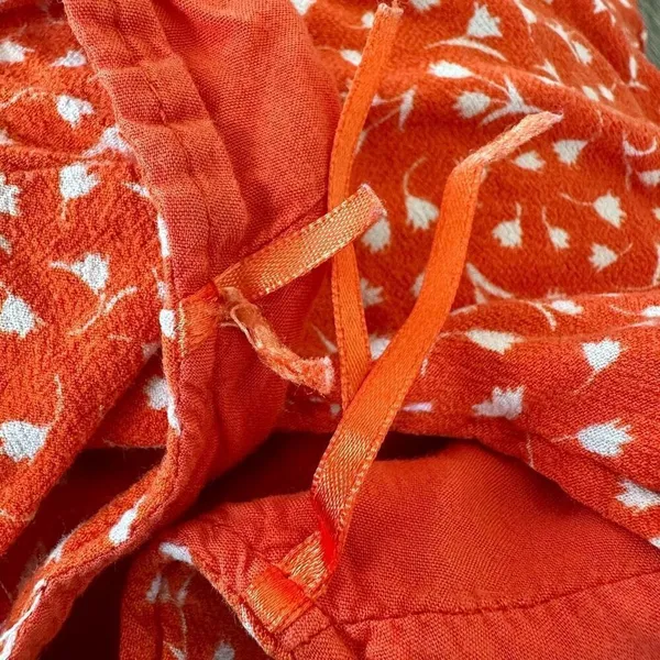 Harper burnt orange floral short sleeved V neck crop top - Image 8