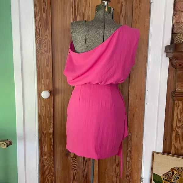 NWT Showpo Niana Hot Pink One Shoulder Draped Ruffle Mini Dress Sz 4 💛🎀 - Image 7