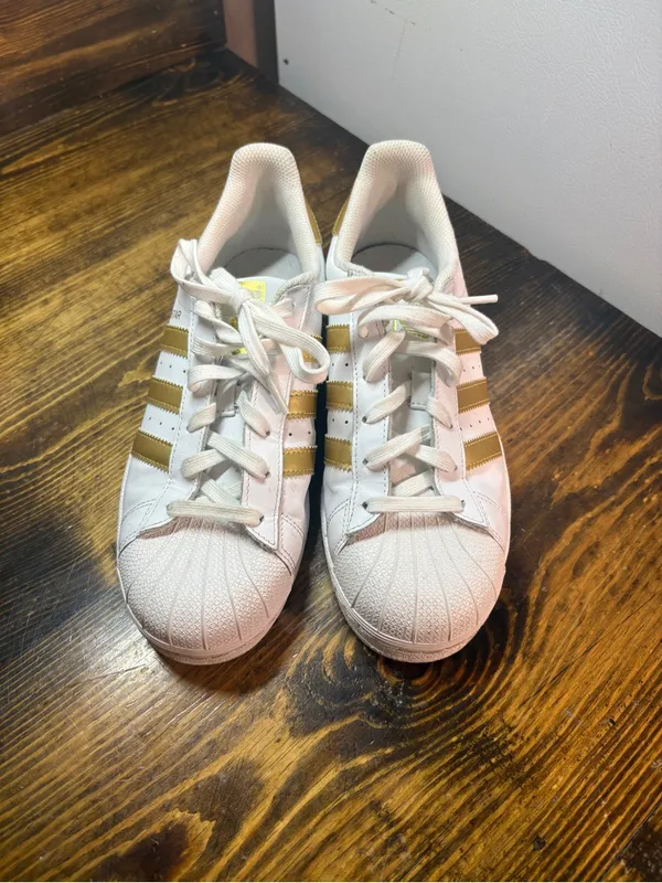 Adidas white and gold superstar sneakers size 7 - Image 3