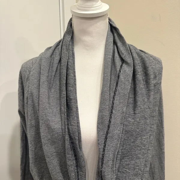 Lululemon Iconic‎ Wrap Surplice Top Wee Stripe White Black Size 2 Lounge Active - Image 5