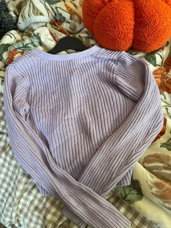 cropped hollister cardigan size small - Image 2