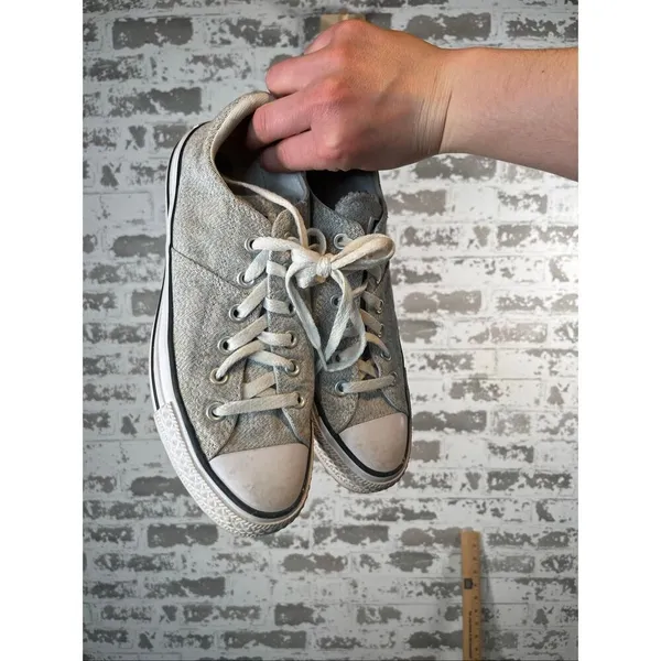 Converse | women gray lace up flat sneakers - Image 7