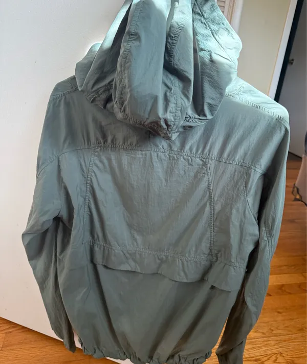 lululemon athletica Lightweight Hooded Jacket in Sage Green - Image 2