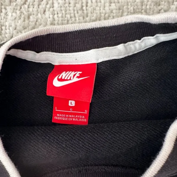 Vintage Oversized Nike Sportswear Black/White Crewneck Sweatshirt Iconic Swoosh - Image 6