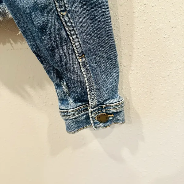 Just USA Boutique Women Distressed Blue Staircase Hem Jean Jacket Button Up-Med - Image 7
