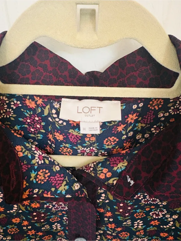 NWT!! LOFT Outlet Mixed Prints Floral Button Down Top - Image 4