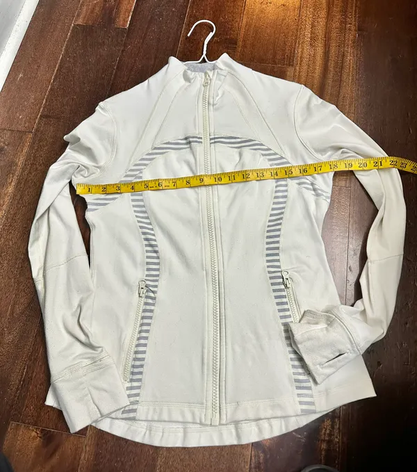 Lululemon Jacket. Ladies 10 - Image 9