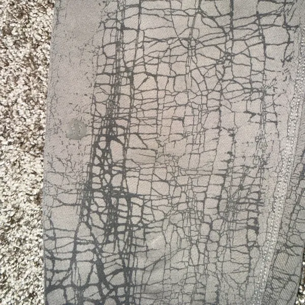 Lululemon Scuba High-Rise Jogger Womens 6 Grey Crackle Print Excellent Fleece - Image 2