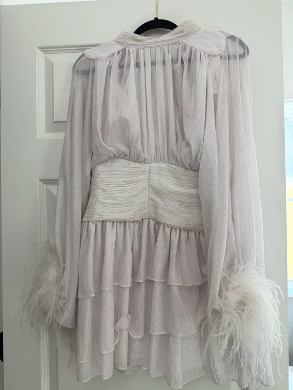 A Loves A Dress - Image 2
