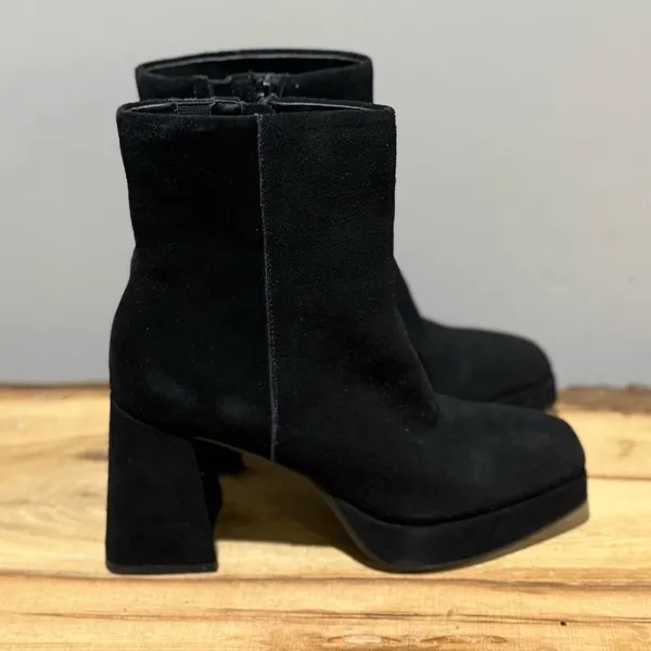 Dolce Vita Gracie Suede‎ Platform Boot Size 6 Black - Image 5