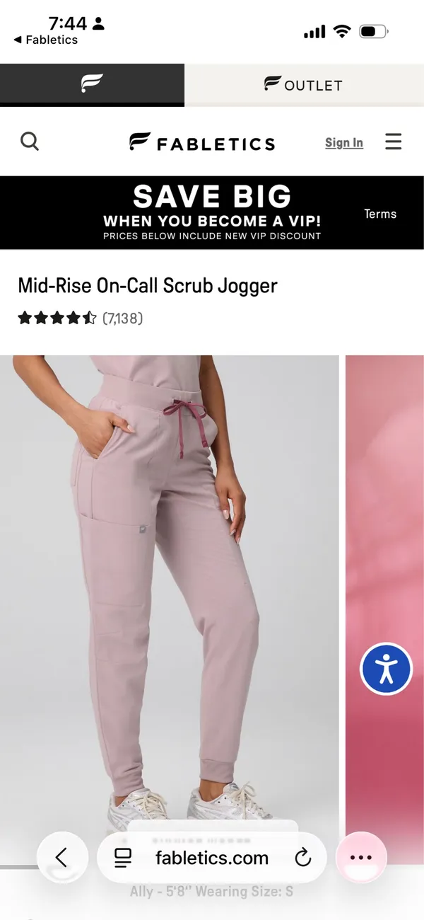 Fabletics Scrub Set built in bra - Image 2