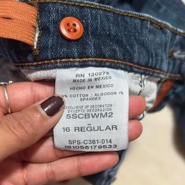 Dark wash wrangler jeans - Image 6