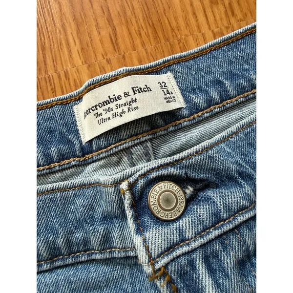 Abercrombie & Fitch Ultra High Rise 90s Straight Jean Size 14 - Image 9