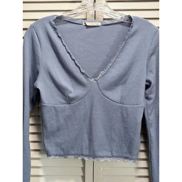 Active USA Blue Ribbed Long Sleeve Crop V Neck‎ Lace Trim Top Size Medium - Image 2
