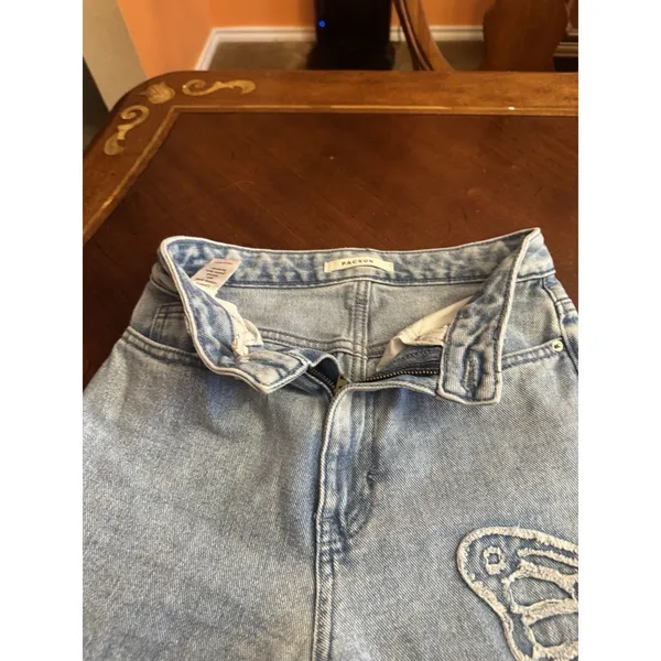 Pacsun Butterfly Patch Women’s '90s Boyfriend Jeans, Size 26, Short Length. - Image 6