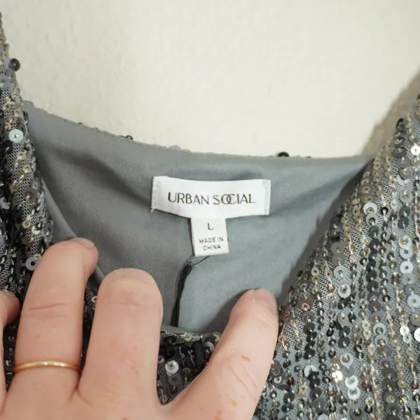Urban Social NEW Silver Sequin Mini Dress V-Neck Homecoming Cocktail Party - Image 4