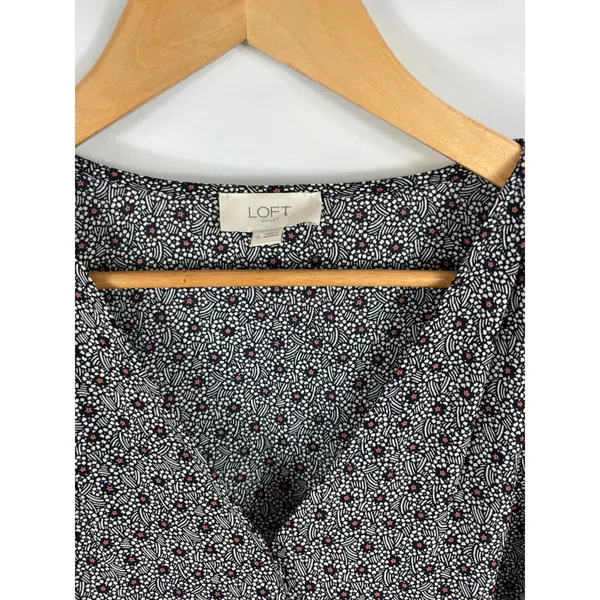 Ann Taylor LOFT Floral Pattern Flowy Fit Tie Bottom Blouse Size Small - Image 3