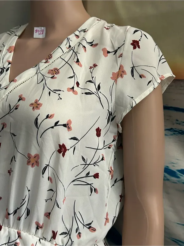 Sienna Sky Cream & Pink Floral V-Neck Blouse SZ Small NWT - Image 3