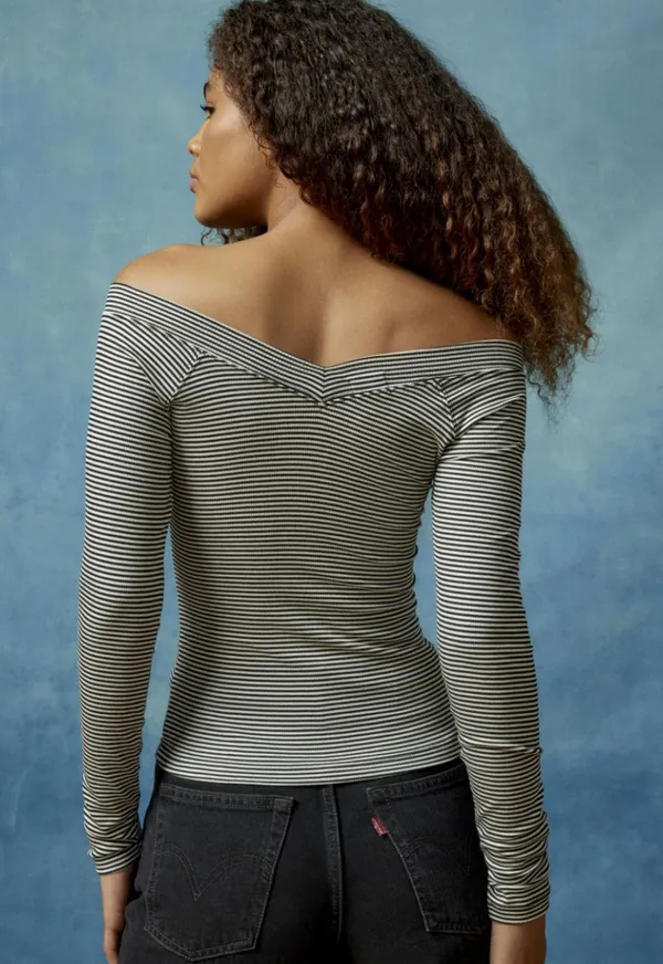 BDG Shannen Off-The-Shoulder Long Sleeve Tee - Image 3