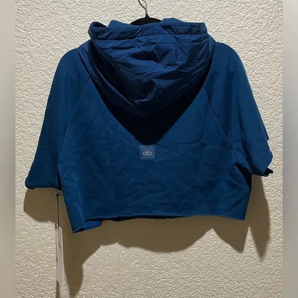 ALO Yoga NWT In The Air Short Sleeve Cropped Hoodie Eclipse Blue Size M - Image 8