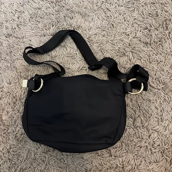 Lululemon cross body bag  - Image 3