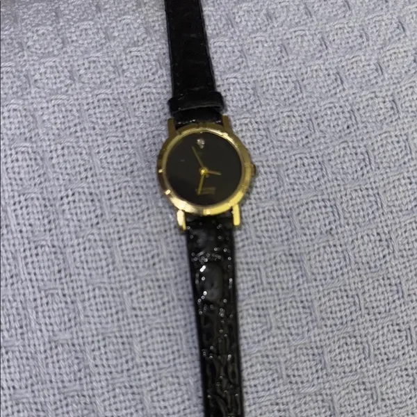 Vintage Minimalist Gold-Tone Quartz Watch Black Dial Diamond Accent Leather Band - Image 2