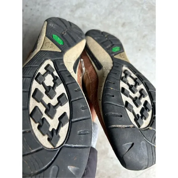 Timberland hiking shoes brown size 6.5 - Image 2