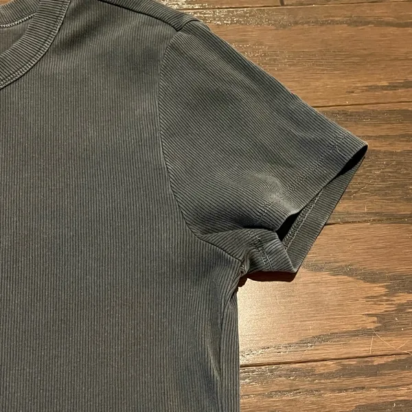 Old Navy Women's Charcoal Short Sleeve Tee - Image 4