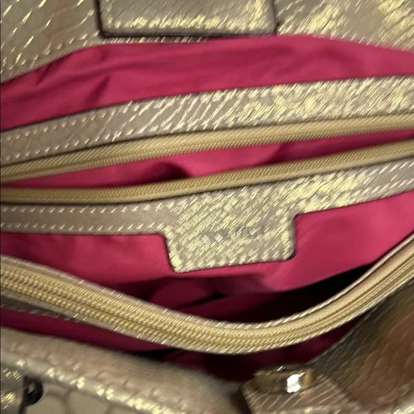 Nine West Cream and Pink Totes Elegant and Spacious - Image 9