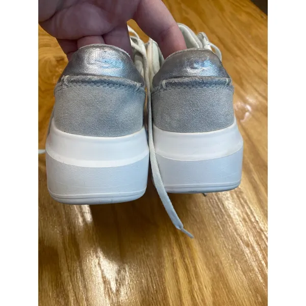 UGG Athletic Shoes Women's 7 White Leather Lace Up Round Toe Low Top Sneaker S20 - Image 6