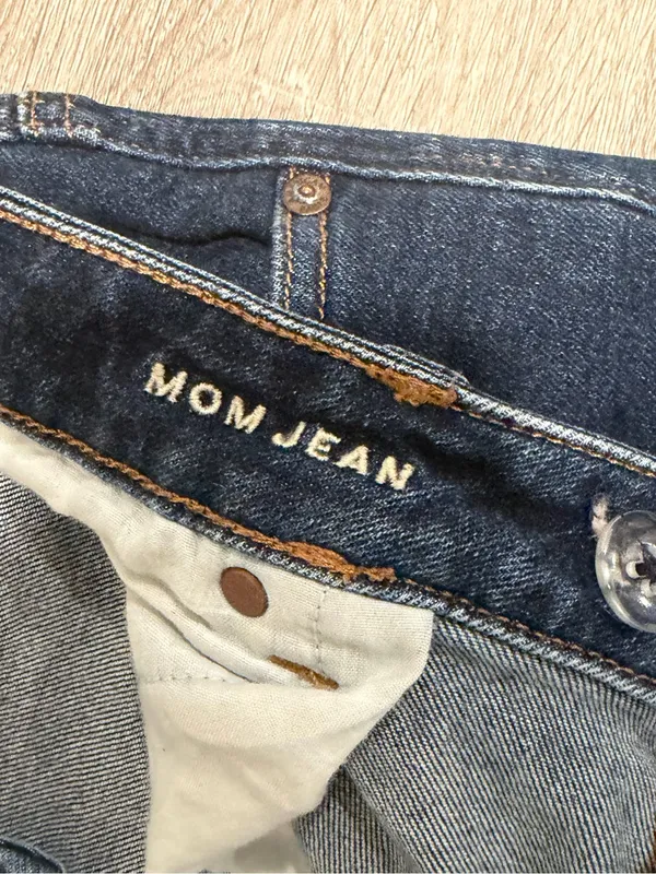 American Eagle Women’s High Rise Med Wash Blue Denim Mom Jeans Size 12 Reg - Image 4