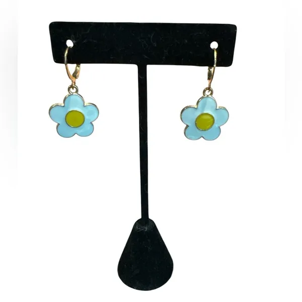 3/$20 Daisy‎ Flower Earrings “you pick 3” - Image 2