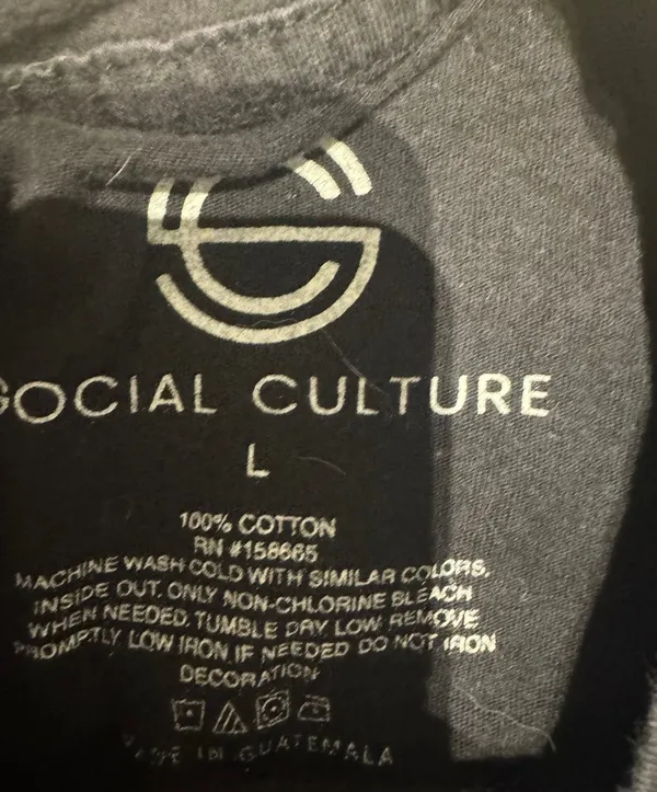 Buckle Graphic Tshirt - Image 3