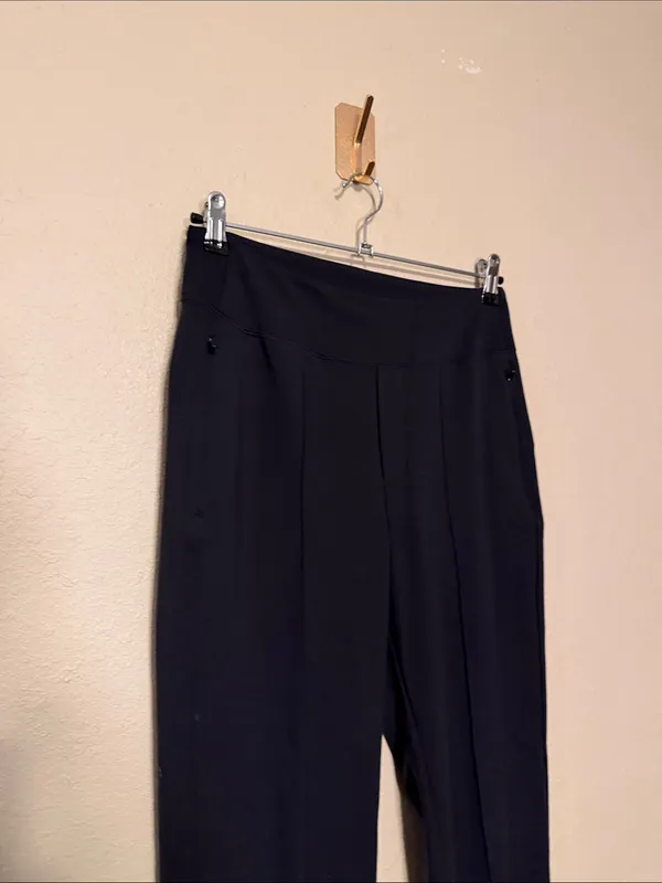 Athleta Eastbound Straight Leg Pants size 4 Black - Image 3