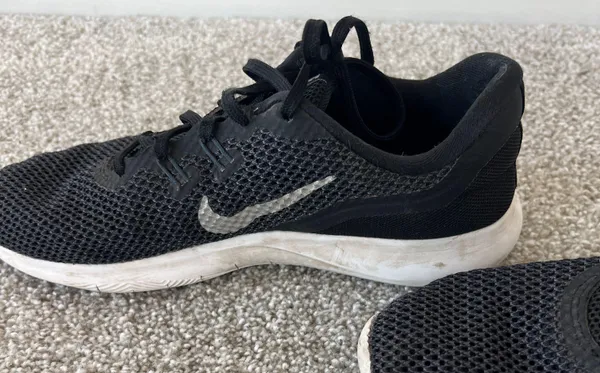 Nike Women’s Black Tennis Shoes Size 7 - Image 5