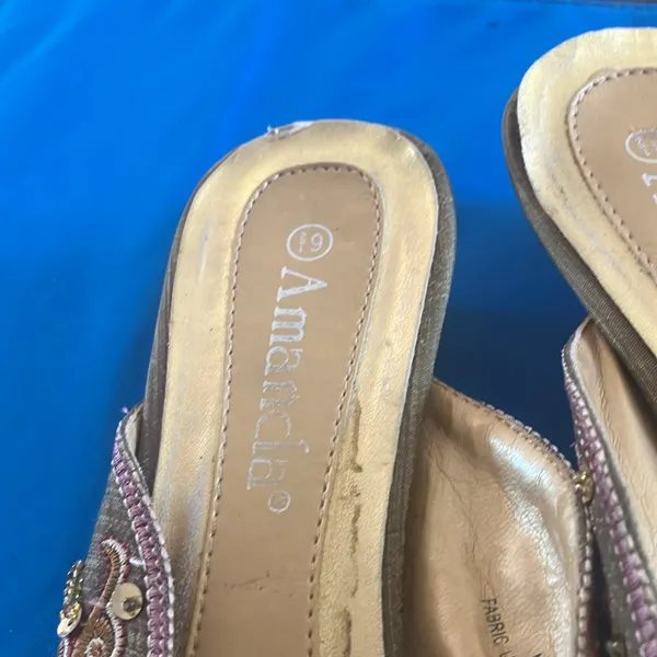 FINAL MARKDOWN Gold Embellished Women's Shoes 6 1/2 Size 6.5 - Image 3