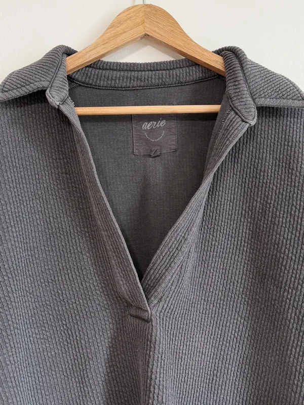 Aerie Wonder Short Sleeved Polo Top Sweatshirt Size Small Gray Ribbed Shirt - Image 3
