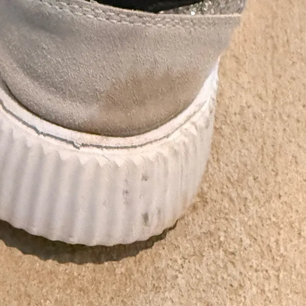 Source Unknown Sparkling White and Gray Sneakers - Image 5
