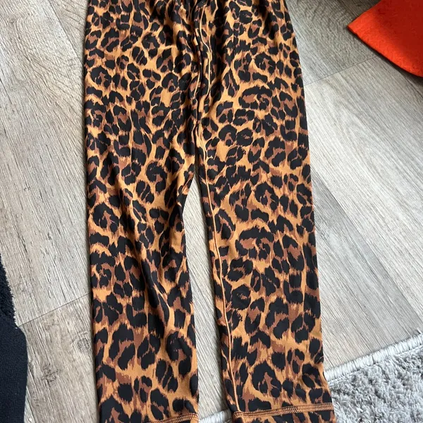 Aerie Offline animal‎ print criss cross leggings size small - Image 3