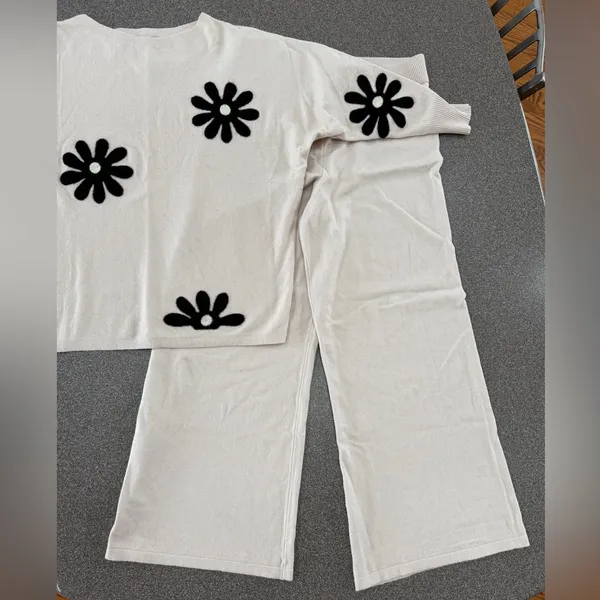 Sioni 2 Piece Set. Cream with Black Flowers. Loungewear, Wide Leg Pants, Soft - Image 2