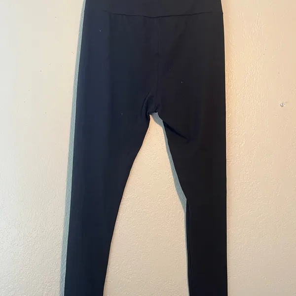 Black High-Waisted Seamless Ripped Straight Leg Leggings SZ L Workout Loungewear - Image 6