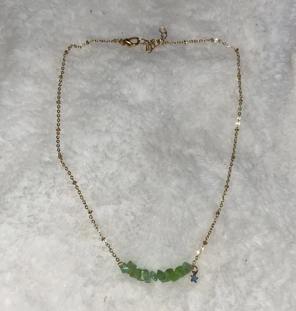 Light green cat eye crystal chip necklace - Image 2